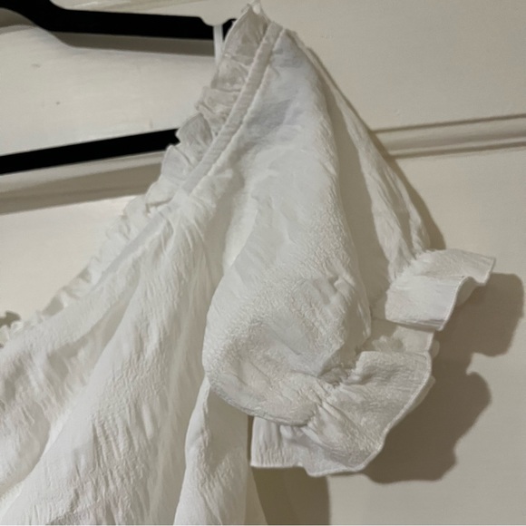 White Lightweight Off the Shoulder Crop Top with Adjustable Ruching NWOT - Picture 9 of 13